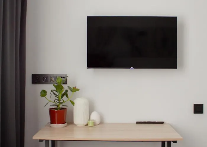 Modern With Ac, Dishwasher And Walk-in Closet *