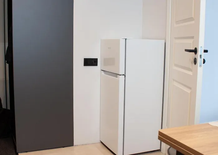 Modern With Ac, Dishwasher And Walk-in Closet