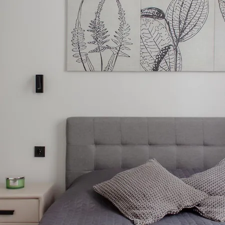 Modern With Ac, Dishwasher And Walk-in Closet شقة ريغا