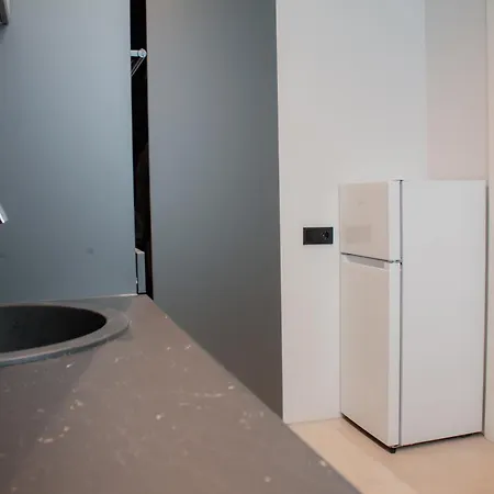 Modern With Ac, Dishwasher And Walk-in Closet